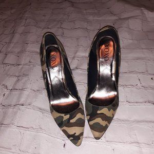 XOXO Women's Camouflage Pointed-Toe Pumps - Olive Camo
